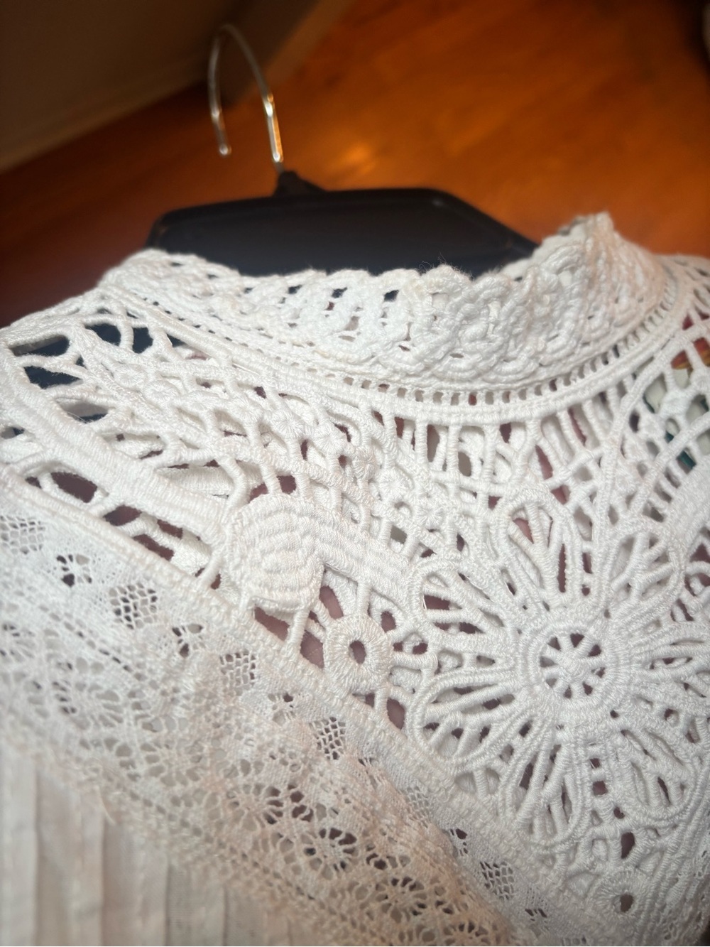 new Farm Rio Off-White Blouse With Appliqués voile and lace flutter sleeve - Picture 9 of 12